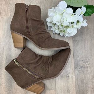 Cowboy Style Ankle Bootie Stack Heel S8 Pre-Loved